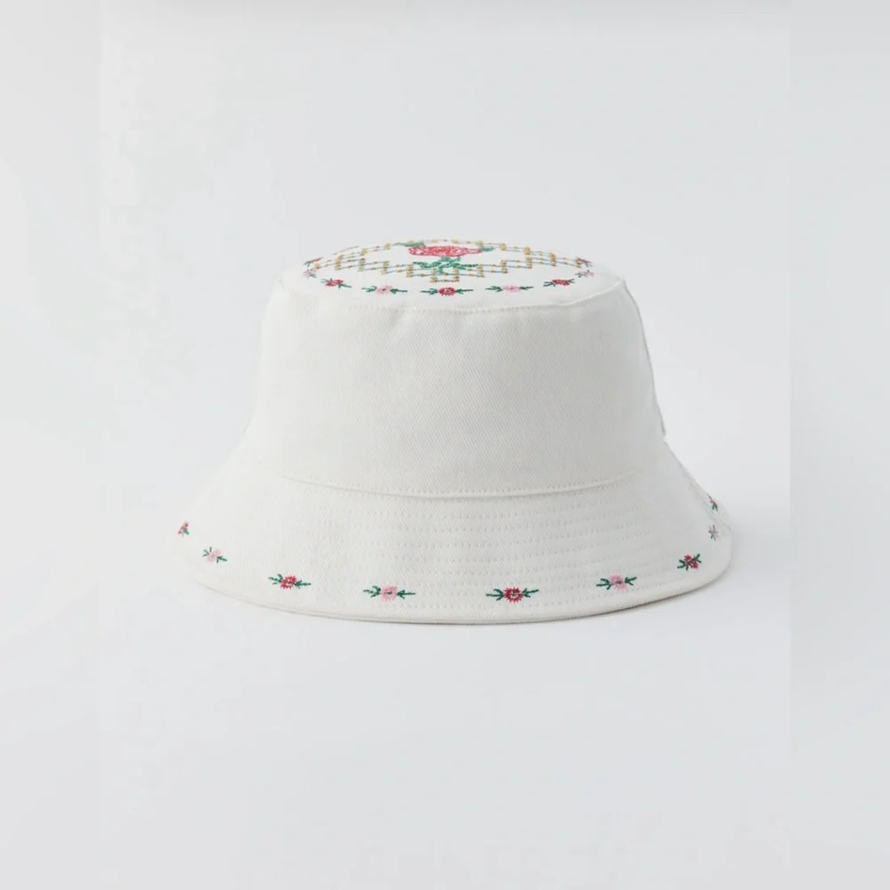 UO embroidered rose bucket hat - Picture 3 of 4